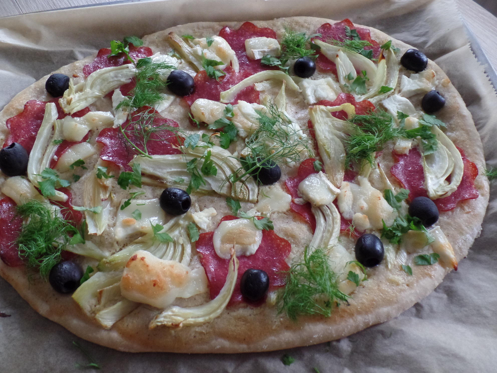 Bilder für Fenchel-Salami-Flammkuchen - Rezept