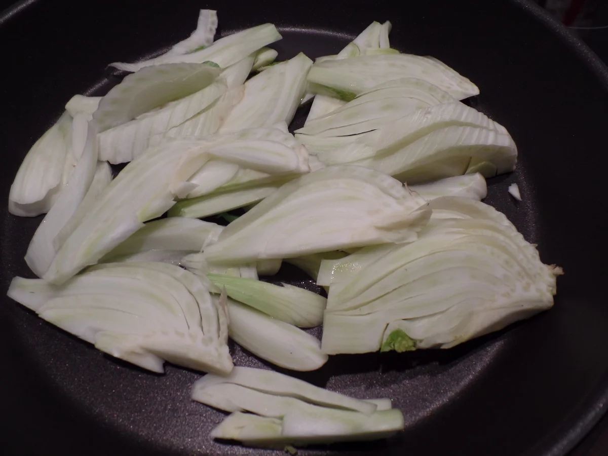 Rezept: Fenchel-Salami-Flammkuchen Bild Nr. 3921 Fenchel-Salami-Flammkuchen - Rezept - Bild Nr. 3921