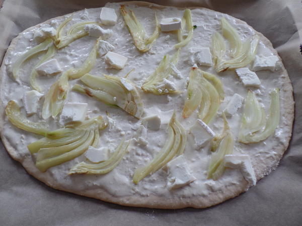 Fenchel-Salami-Flammkuchen - Rezept mit Bild - kochbar.de