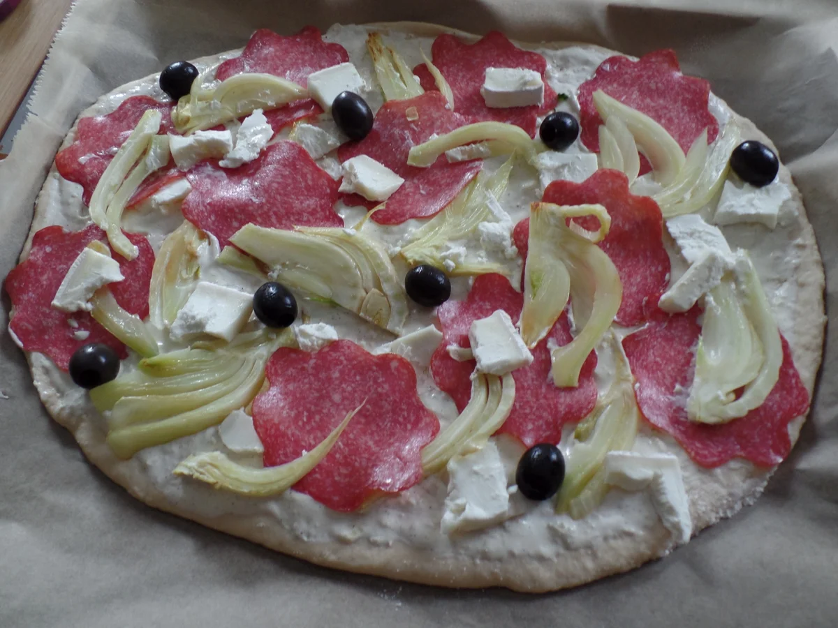 Rezept: Fenchel-Salami-Flammkuchen Bild Nr. 3929 Fenchel-Salami-Flammkuchen - Rezept - Bild Nr. 3929