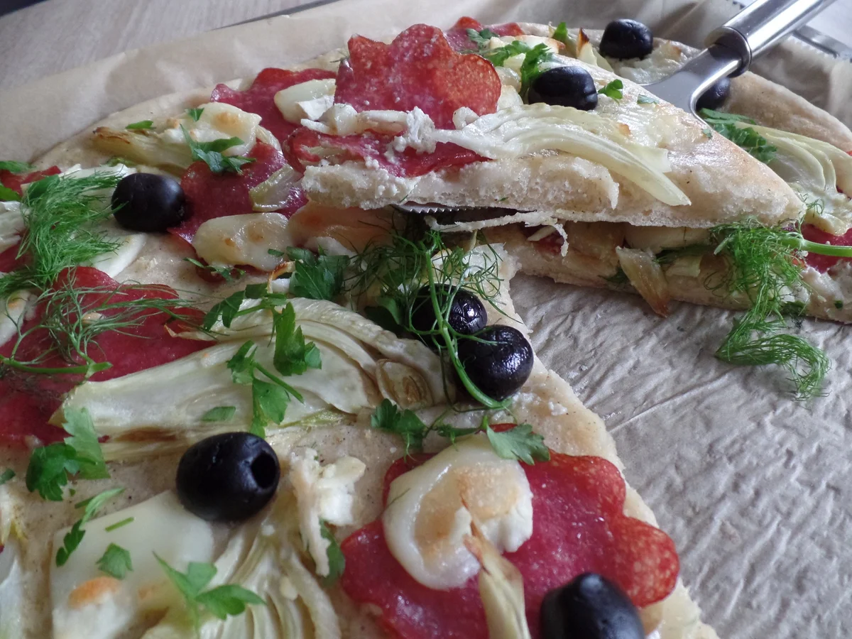 Rezept: Fenchel-Salami-Flammkuchen Bild Nr. 3931 Fenchel-Salami-Flammkuchen - Rezept - Bild Nr. 3931