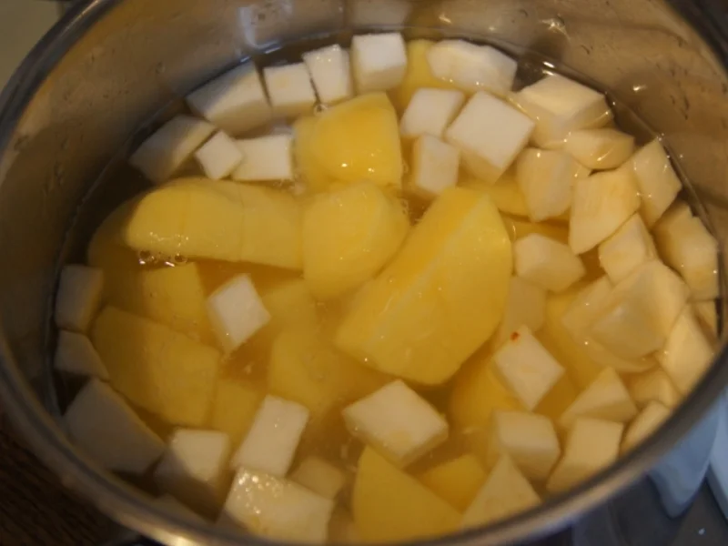 Fischbuletten mit Sellerie-Kartoffel-Stampf - Rezept - Bild Nr. 3940