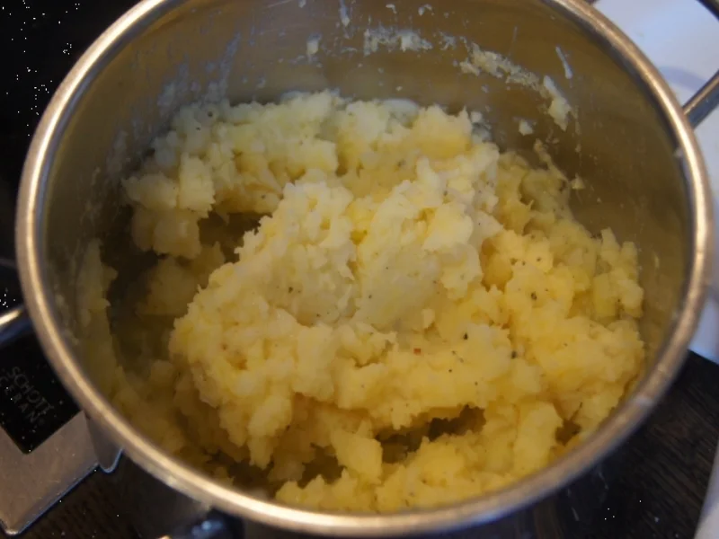 Fischbuletten mit Sellerie-Kartoffel-Stampf - Rezept - Bild Nr. 3944