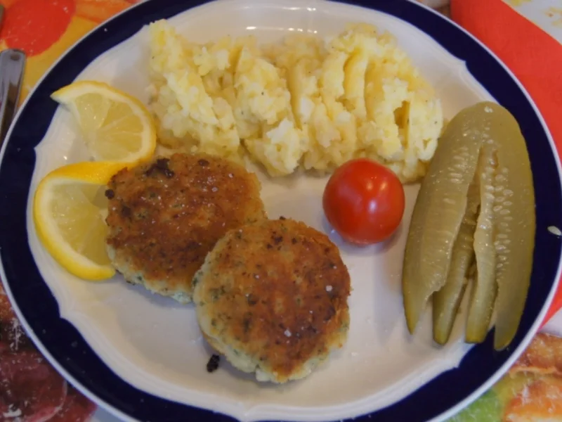 Fischbuletten mit Sellerie-Kartoffel-Stampf - Rezept - Bild Nr. 3945