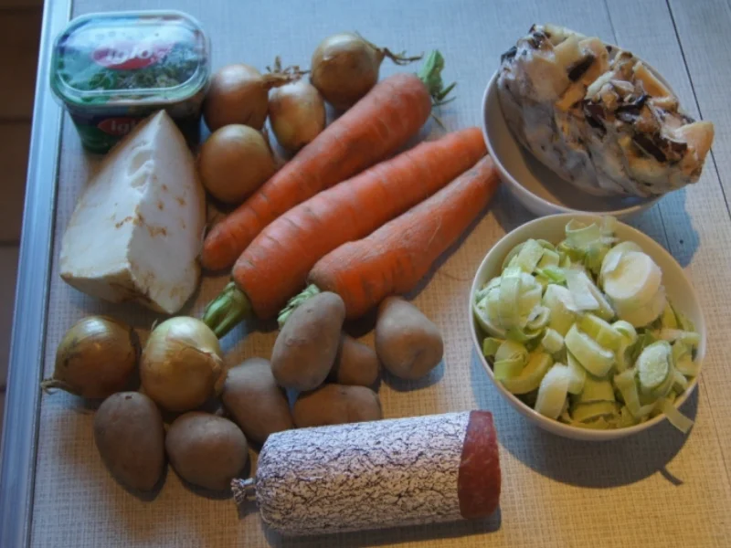 Rezept: Herzhafte Gemüsesuppe mit Salami Bild Nr. 3939 Herzhafte Gemüsesuppe mit Salami - Rezept - Bild Nr. 3939