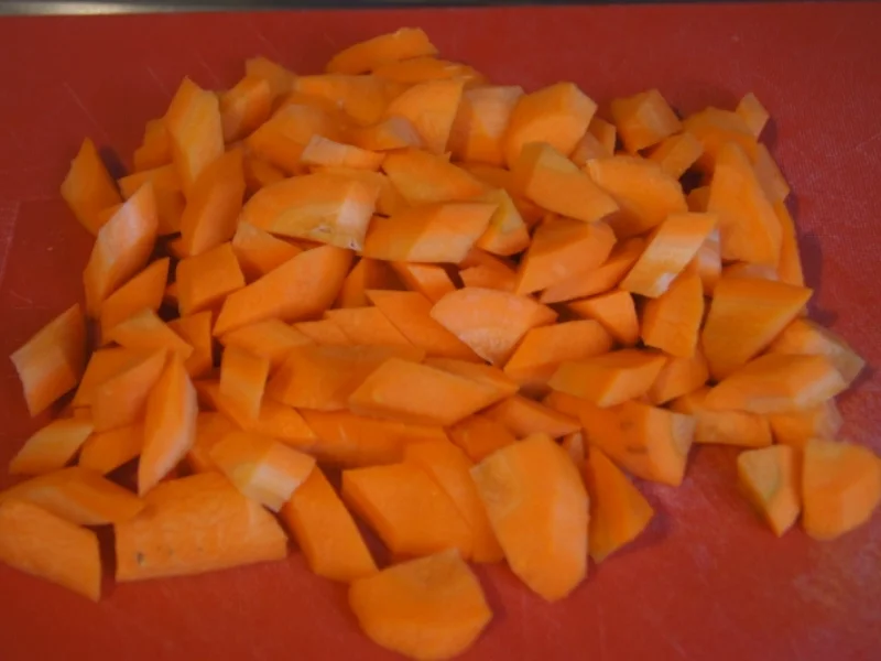 Rezept: Herzhafte Gemüsesuppe mit Salami Bild Nr. 3940 Herzhafte Gemüsesuppe mit Salami - Rezept - Bild Nr. 3940