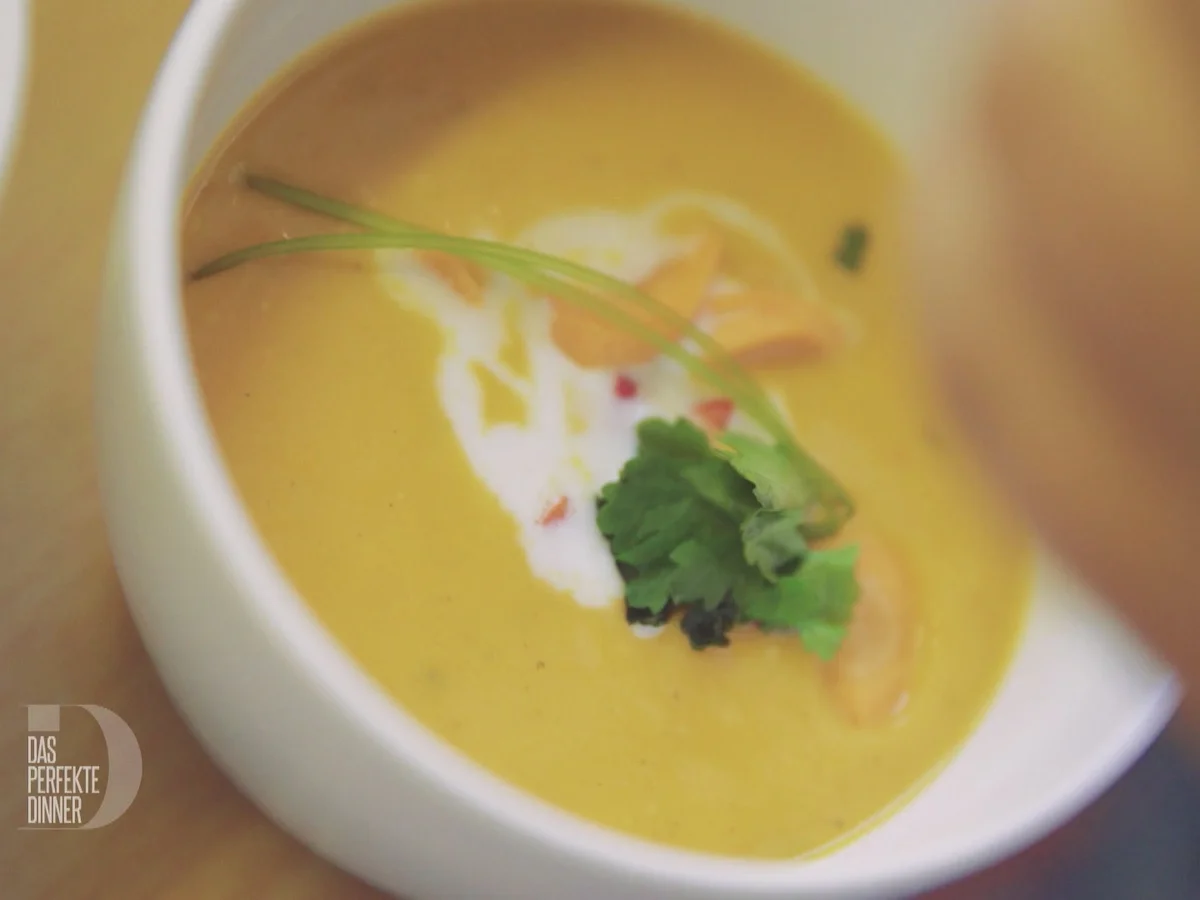 Rezept: Mohrrübensuppe mit Süßkartoffeln und Buttercroutons Bild Nr. 2 Mohrrübensuppe mit Süßkartoffeln und Buttercroutons - Rezept - Bild Nr. 2