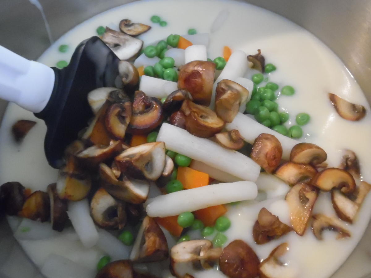 Hühner-Ragout mit Blätterteig-Pastete - Rezept - kochbar.de