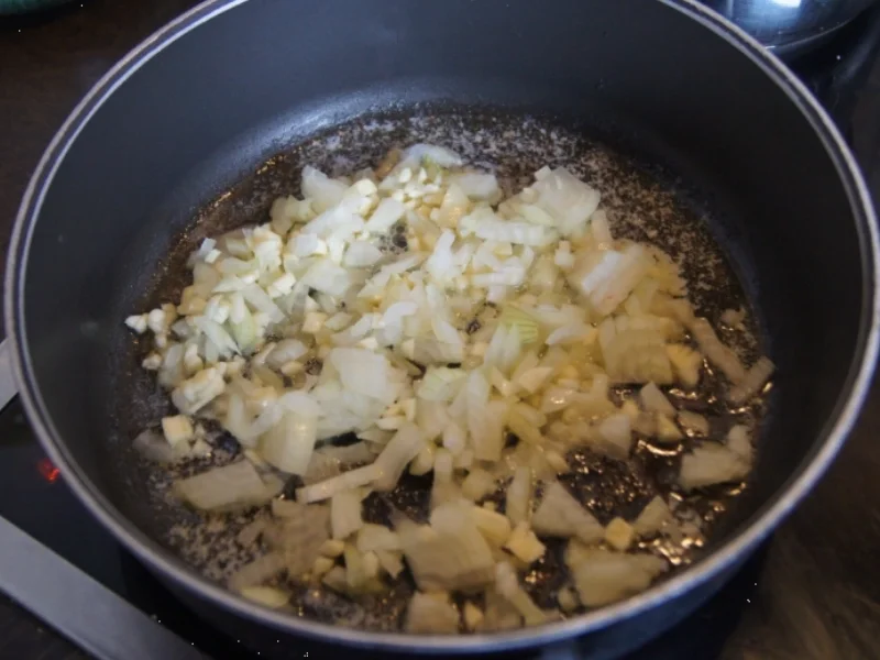 Wiener-Schnitzel vom Schwein mit Rahm-Knoblauch-Champignons und Rosmarinkartoffeln - Rezept - Bild Nr. 3987