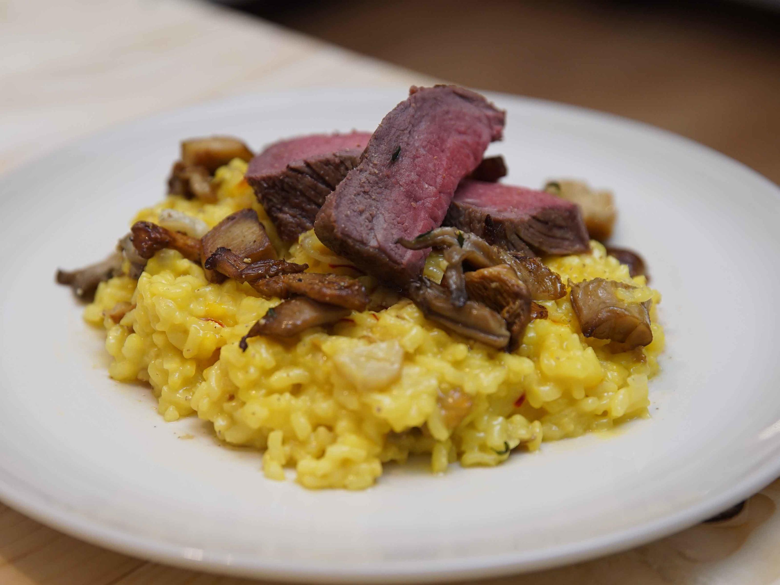 Bilder für Safran-Risotto mit Rinderhüftsteak - Rezept