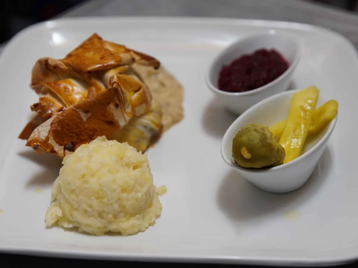 Rinderfilet im türkischen Teigmantel mit Selleriepüree und Pfifferling-Sauce - Rezept - Bild Nr. 3979