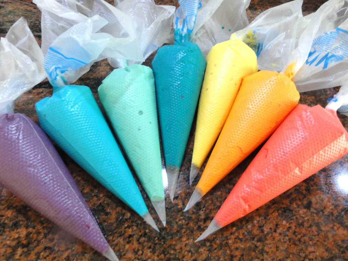 Biskuit:   REGENBOGEN ~ ROLL ~ CAKE - Rezept - Bild Nr. 4038