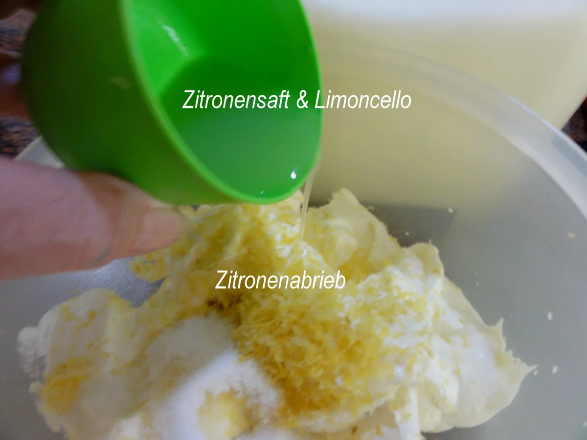 Biskuit:   REGENBOGEN ~ ROLL ~ CAKE - Rezept - Bild Nr. 4040