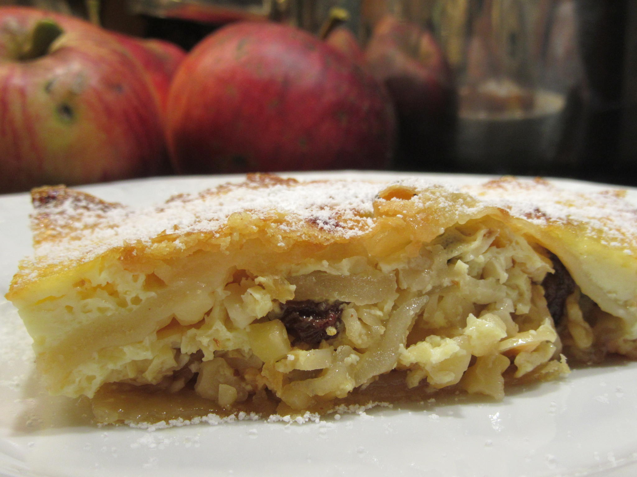 Bilder für Backen: Milchrahmstrudel mit Apfelfüllung - Rezept