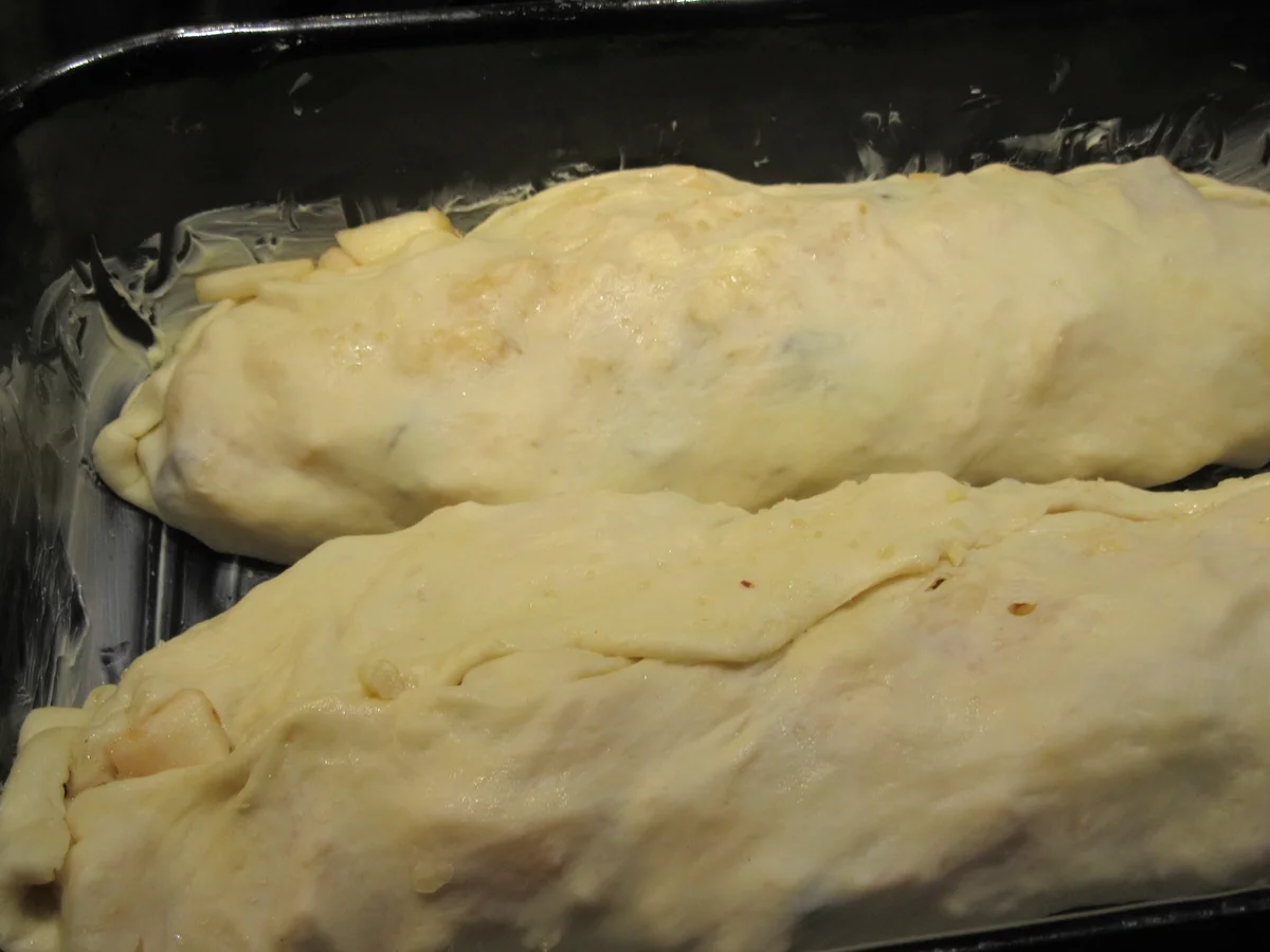 Rezept: Backen: Milchrahmstrudel mit Apfelfüllung Bild Nr. 4075 Backen: Milchrahmstrudel mit Apfelfüllung - Rezept - Bild Nr. 4075