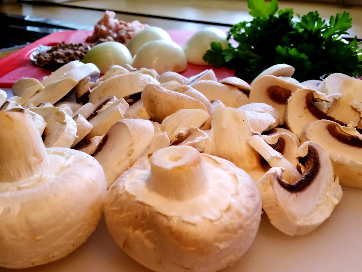 Rezept: XXL-Steakhaus-Burger auf Champignons Bild Nr. 4074 XXL-Steakhaus-Burger auf Champignons - Rezept - Bild Nr. 4074