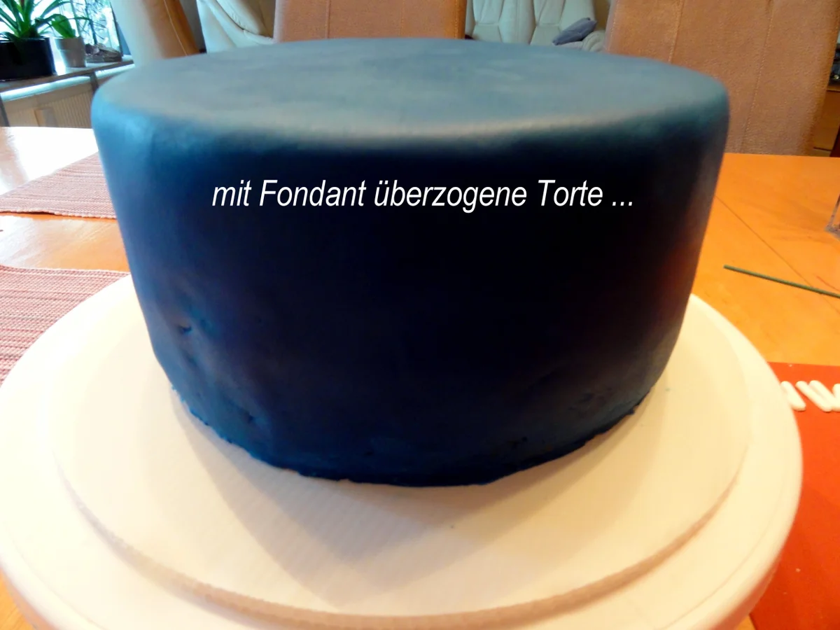 FONDANT:   NIVEA ~ DOSE als  3D~Torte - Rezept - Bild Nr. 4154