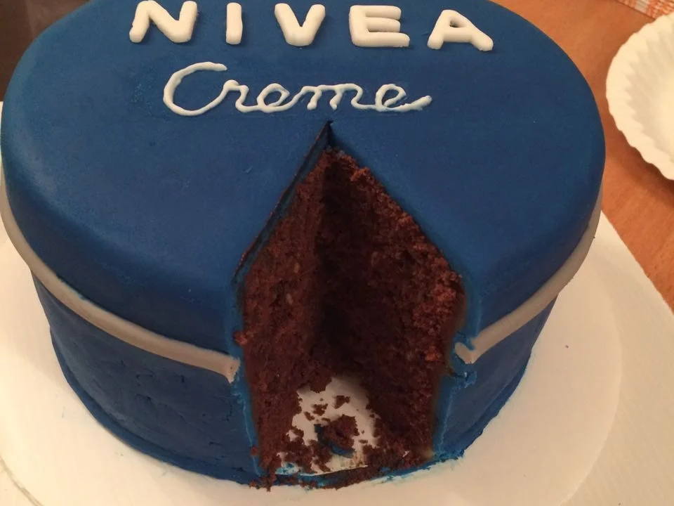 FONDANT:   NIVEA ~ DOSE als  3D~Torte - Rezept - Bild Nr. 4932