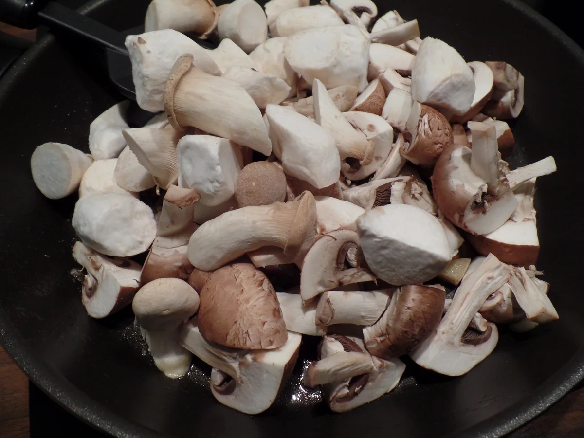 Semmelknödel-Muffins mit Pilz-Rahm - Rezept - Bild Nr. 4149