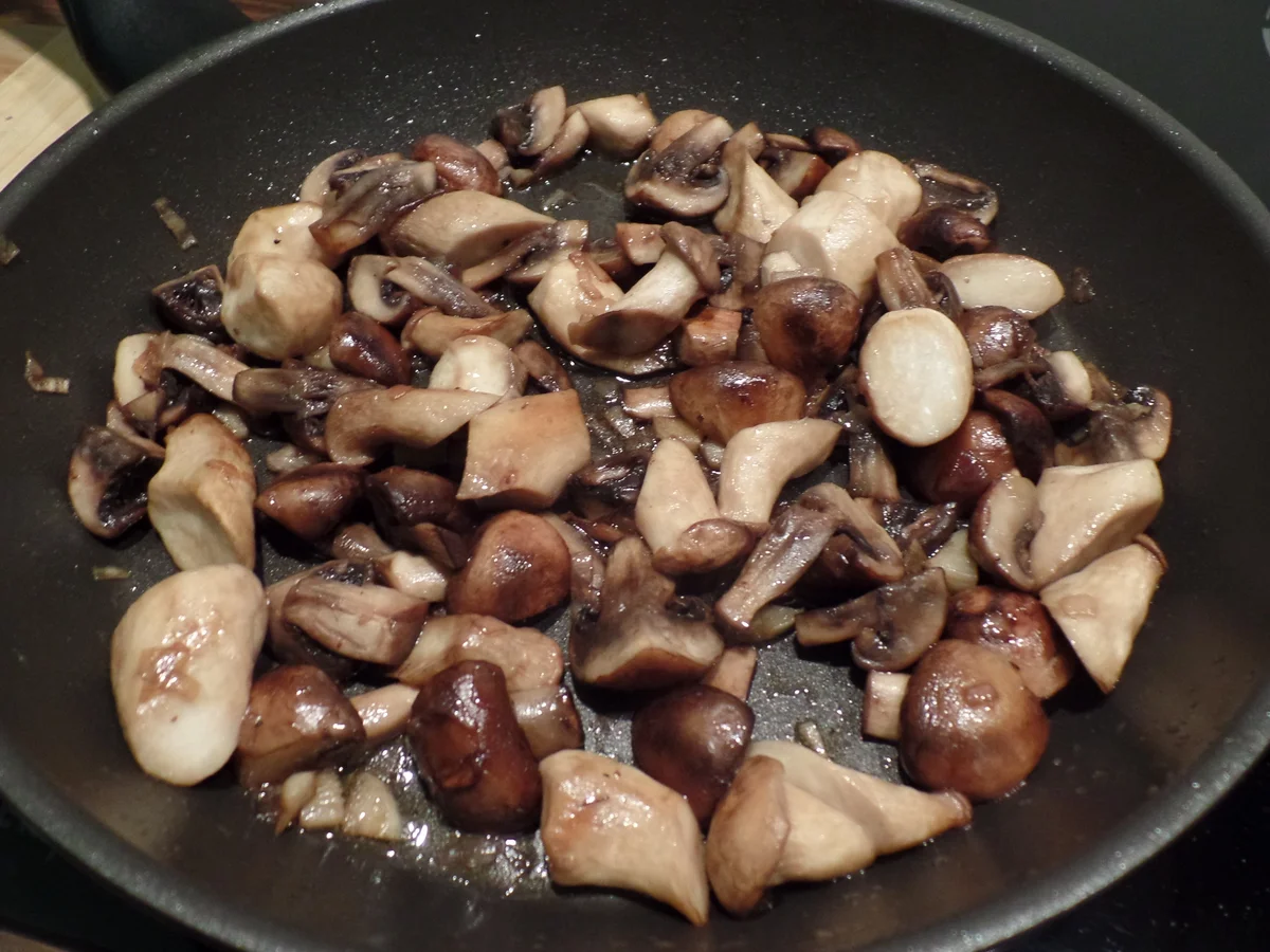 Semmelknödel-Muffins mit Pilz-Rahm - Rezept - Bild Nr. 4150