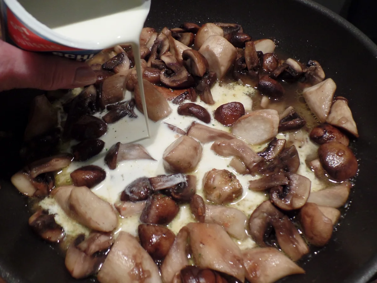 Semmelknödel-Muffins mit Pilz-Rahm - Rezept - Bild Nr. 4151