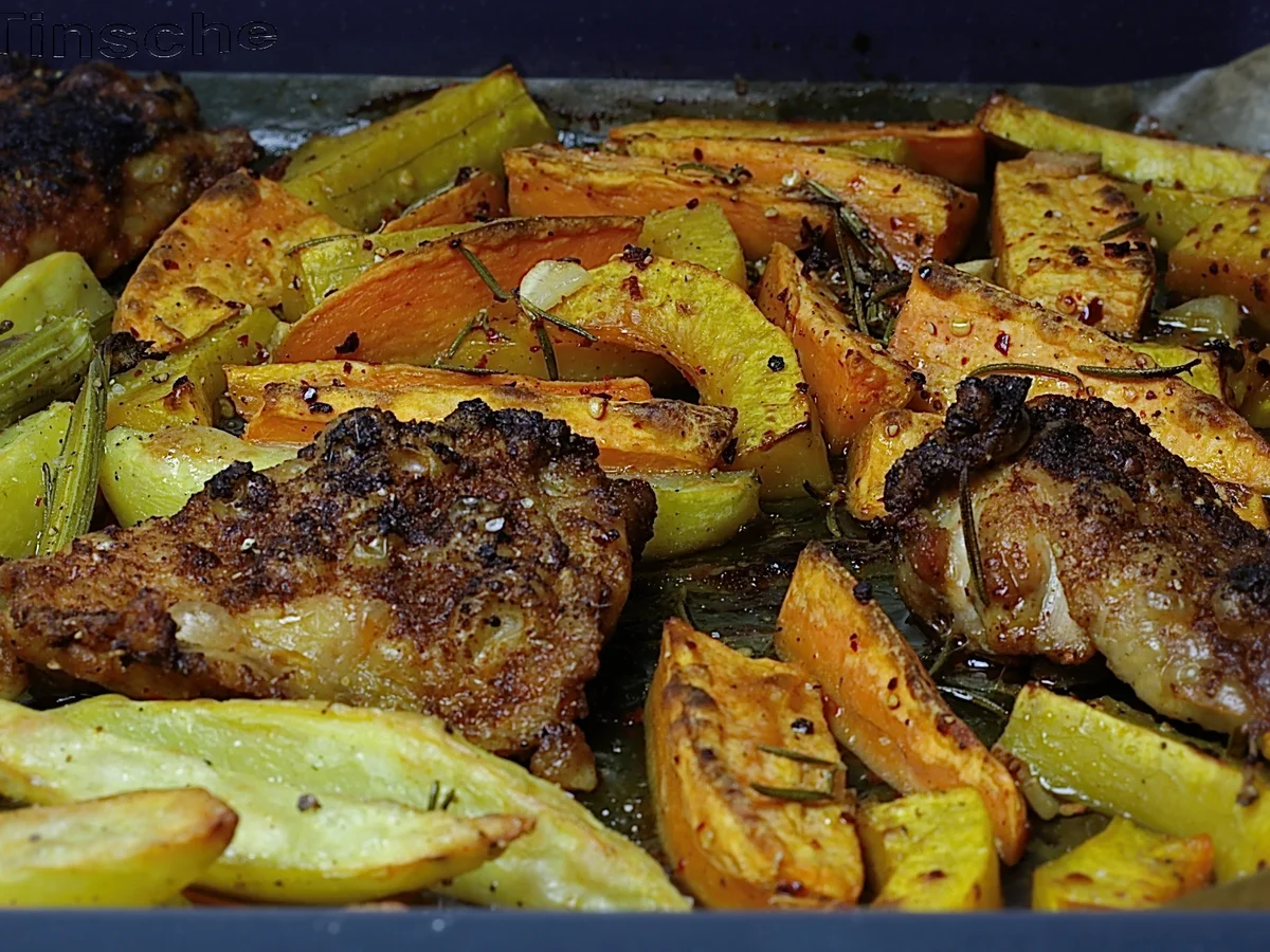 Rezept: Hähnchen auf herbstlichem Backofengemüse Bild Nr. 4218 Hähnchen auf herbstlichem Backofengemüse - Rezept - Bild Nr. 4218