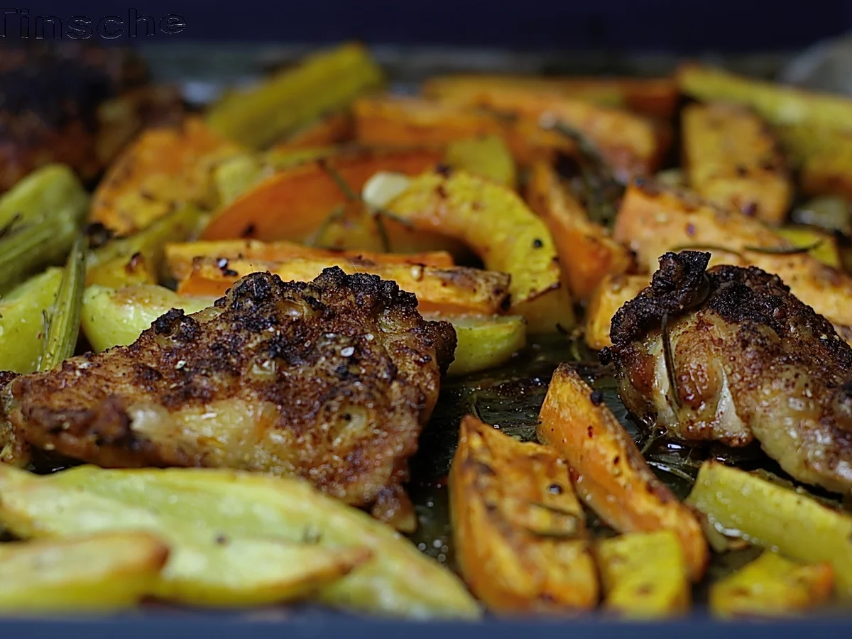 Rezept: Hähnchen auf herbstlichem Backofengemüse Bild Nr. 4219 Hähnchen auf herbstlichem Backofengemüse - Rezept - Bild Nr. 4219