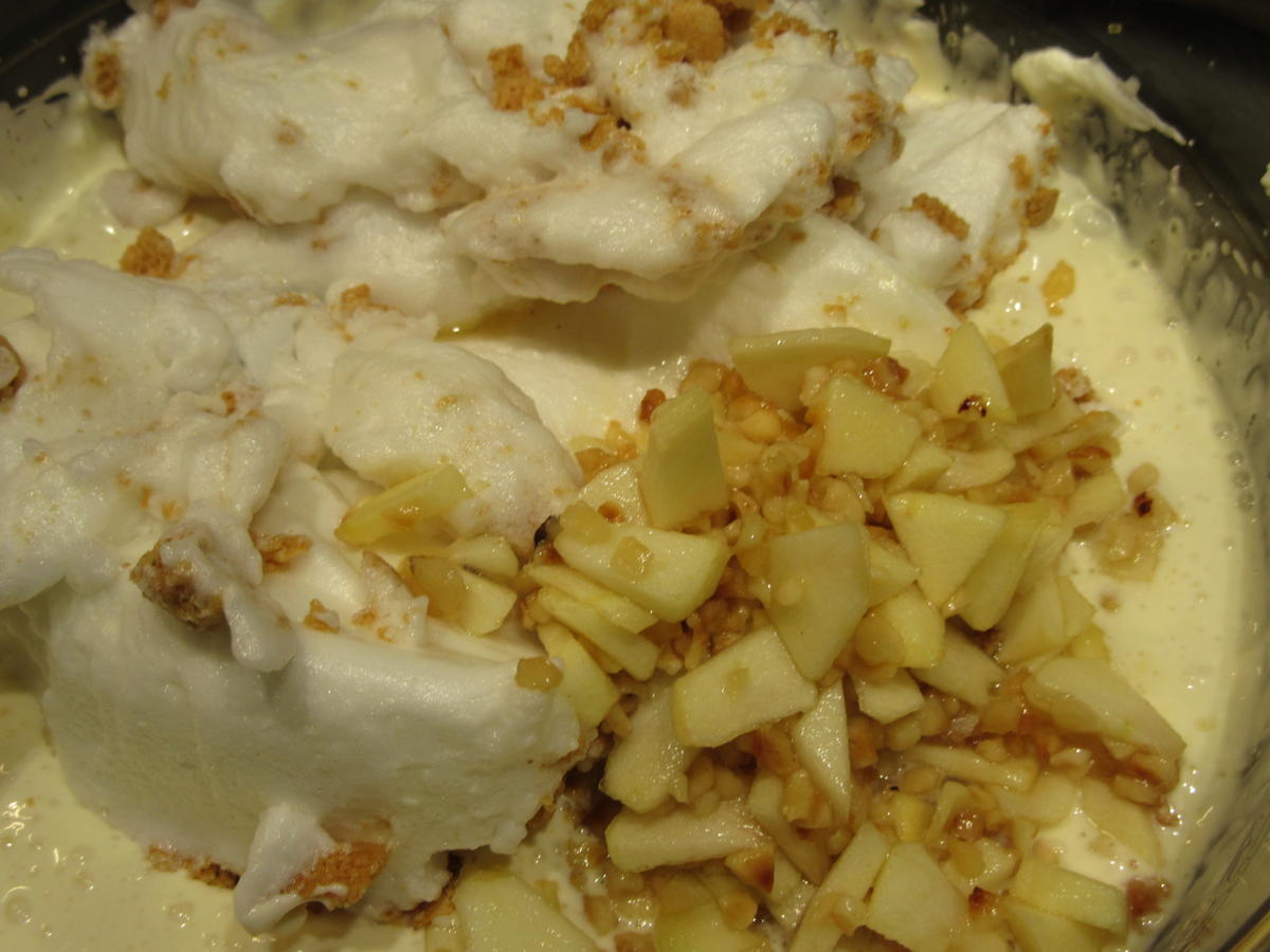 Dessert: Apfel-Amaretto-Eis mit Karamellsoße und Zimbuchtel - Rezept - Bild Nr. 4240
