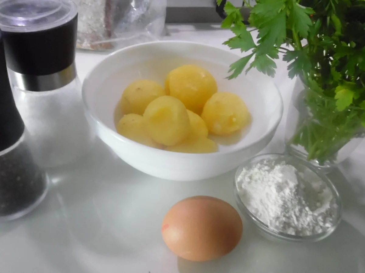 "Dicke Rippchen" mit Rahm-Spitzkohl und Kartoffel-Plätzchen - Rezept - Bild Nr. 4237