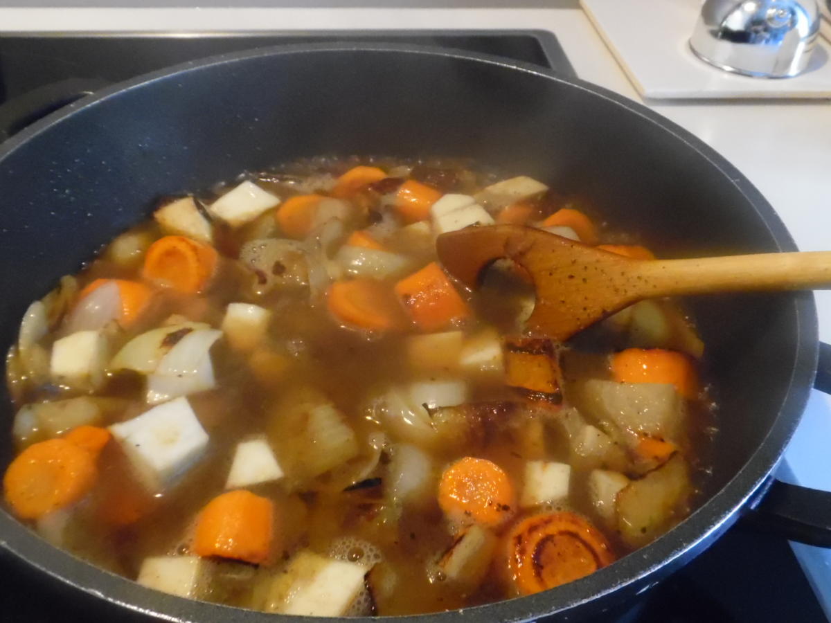 &amp;quot;Dicke Rippchen&amp;quot; mit Rahm-Spitzkohl und Kartoffel-Plätzchen - Rezept ...