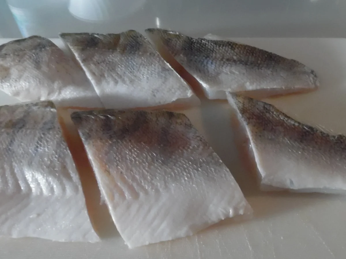 Rezept: Zanderfilet mit fruchtig-scharferer Peperonata und Basilikum-Reis Bild Nr. 4240 Zanderfilet mit fruchtig-scharferer Peperonata und Basilikum-Reis - Rezept - Bild Nr. 4240