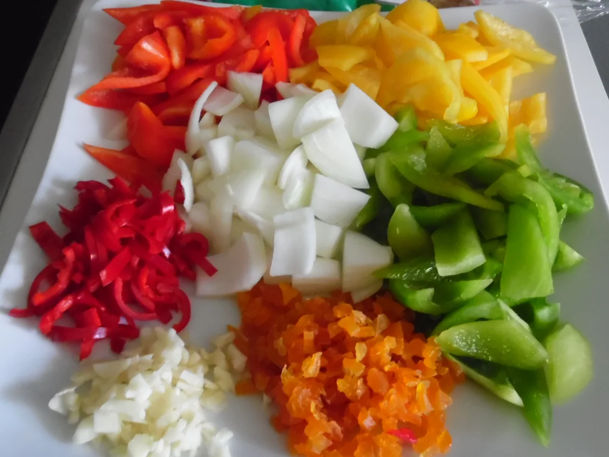 Rezept: Zanderfilet mit fruchtig-scharferer Peperonata und Basilikum-Reis Bild Nr. 4241 Zanderfilet mit fruchtig-scharferer Peperonata und Basilikum-Reis - Rezept - Bild Nr. 4241