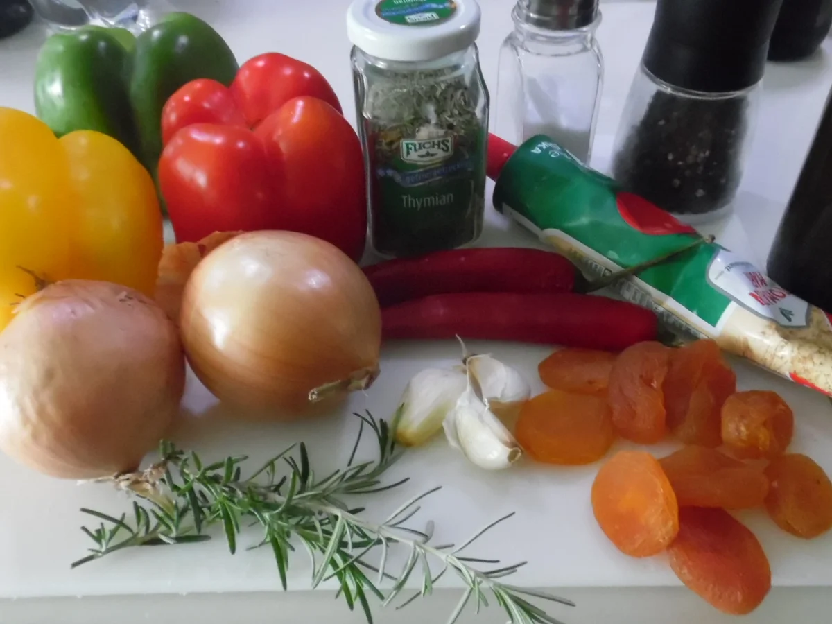 Rezept: Zanderfilet mit fruchtig-scharferer Peperonata und Basilikum-Reis Bild Nr. 4242 Zanderfilet mit fruchtig-scharferer Peperonata und Basilikum-Reis - Rezept - Bild Nr. 4242