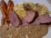 Schweinefilet-Köpfe mit Trüffel-Rahm-Soße, glasierten Möhren und Fusilli - Rezept - Bild Nr. 4252