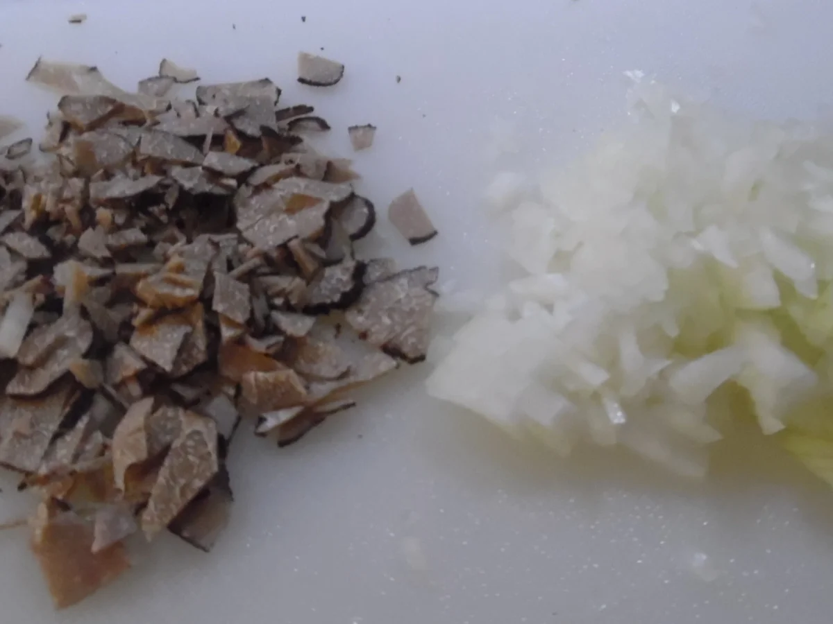 Schweinefilet-Köpfe mit Trüffel-Rahm-Soße, glasierten Möhren und Fusilli - Rezept - Bild Nr. 4257