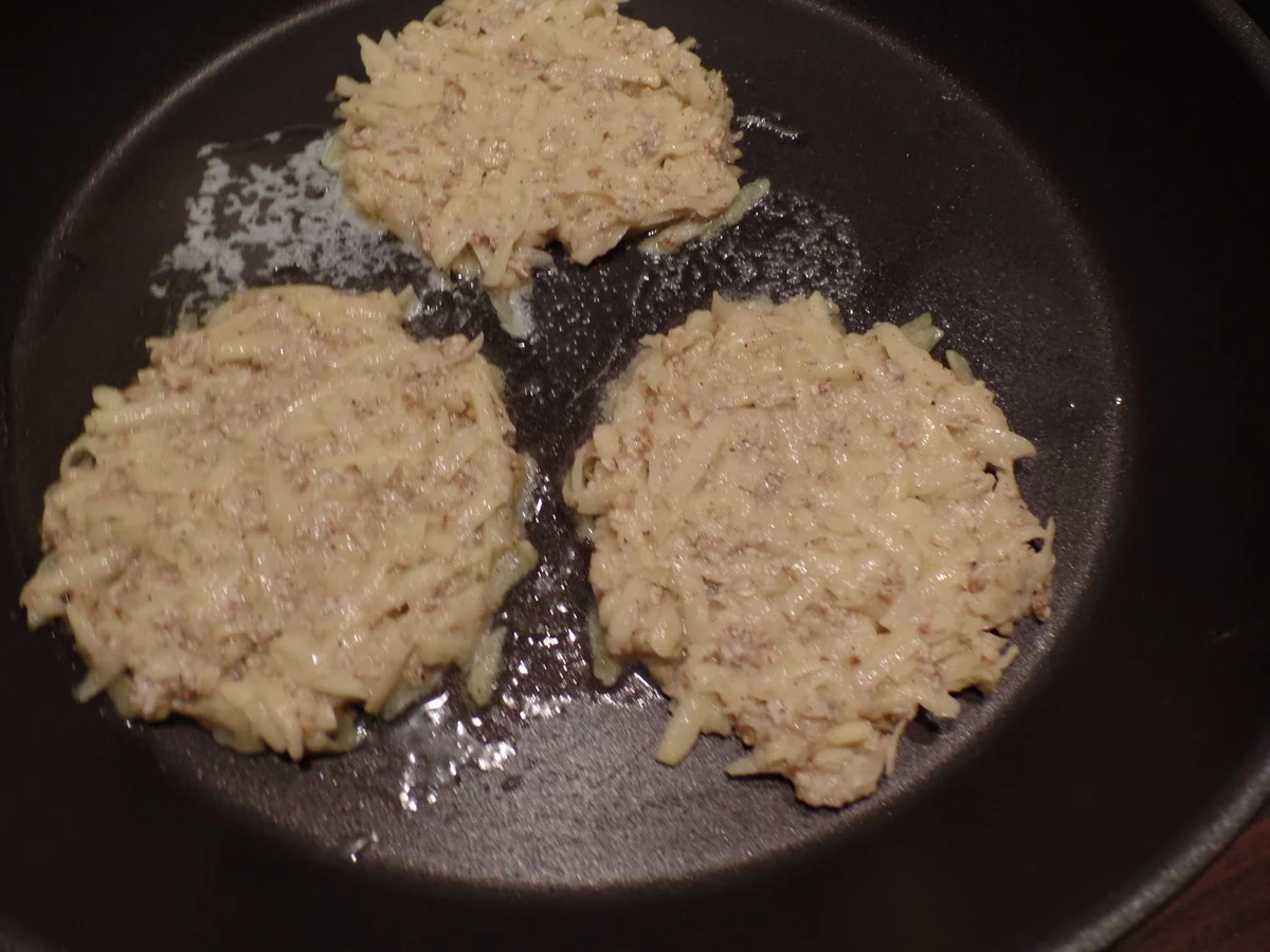 Kartoffel-Haferflocken-Puffer mit Apfel-Birnen-Mus . - Rezept - Bild Nr. 4305