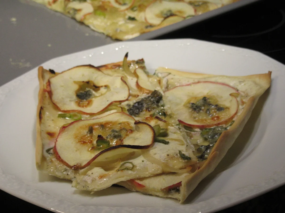 Pikantes Backen: Flammkuchen "Pomme et Oignon" - Rezept - Bild Nr. 4312
