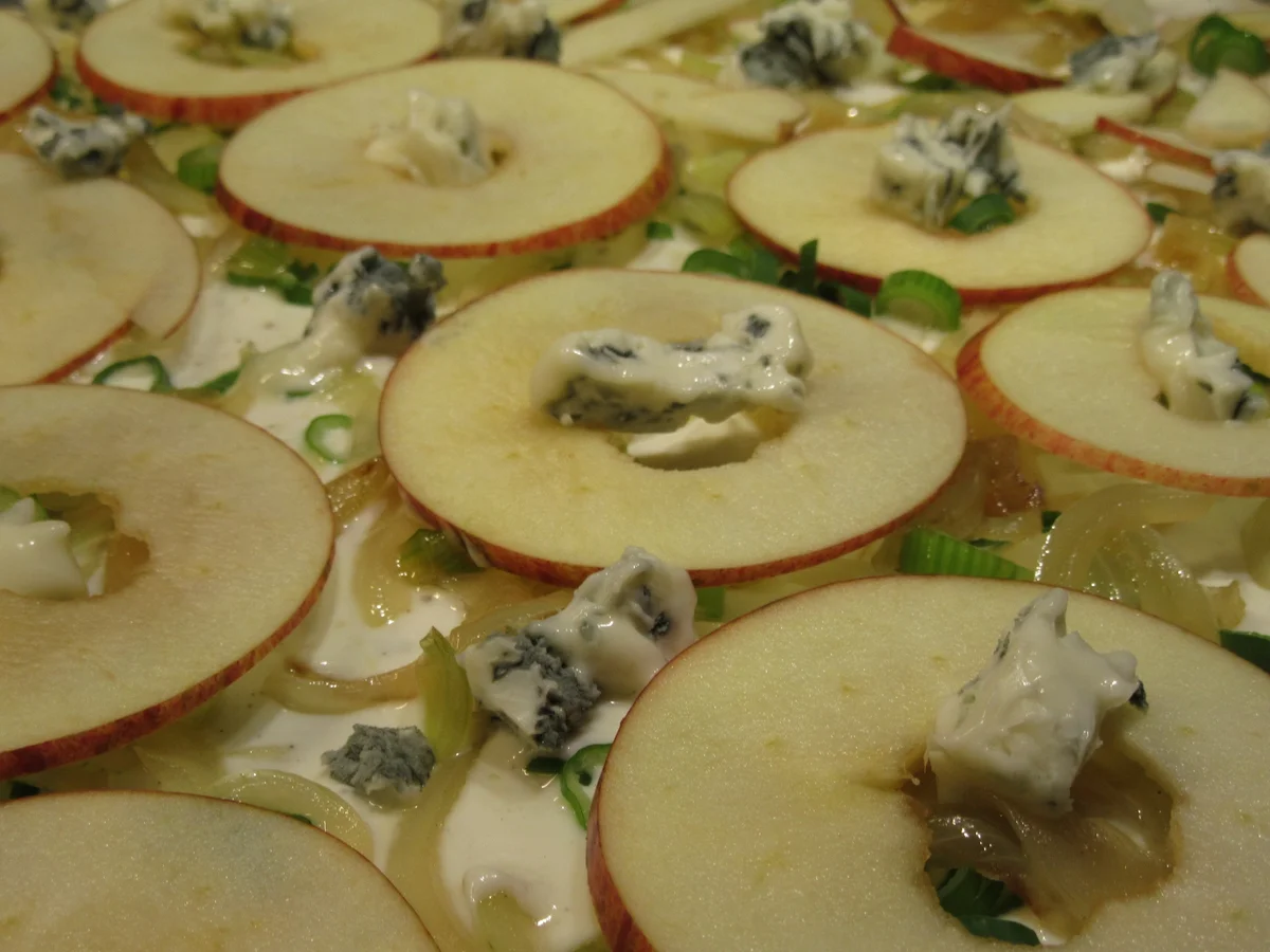 Pikantes Backen: Flammkuchen "Pomme et Oignon" - Rezept - Bild Nr. 4318