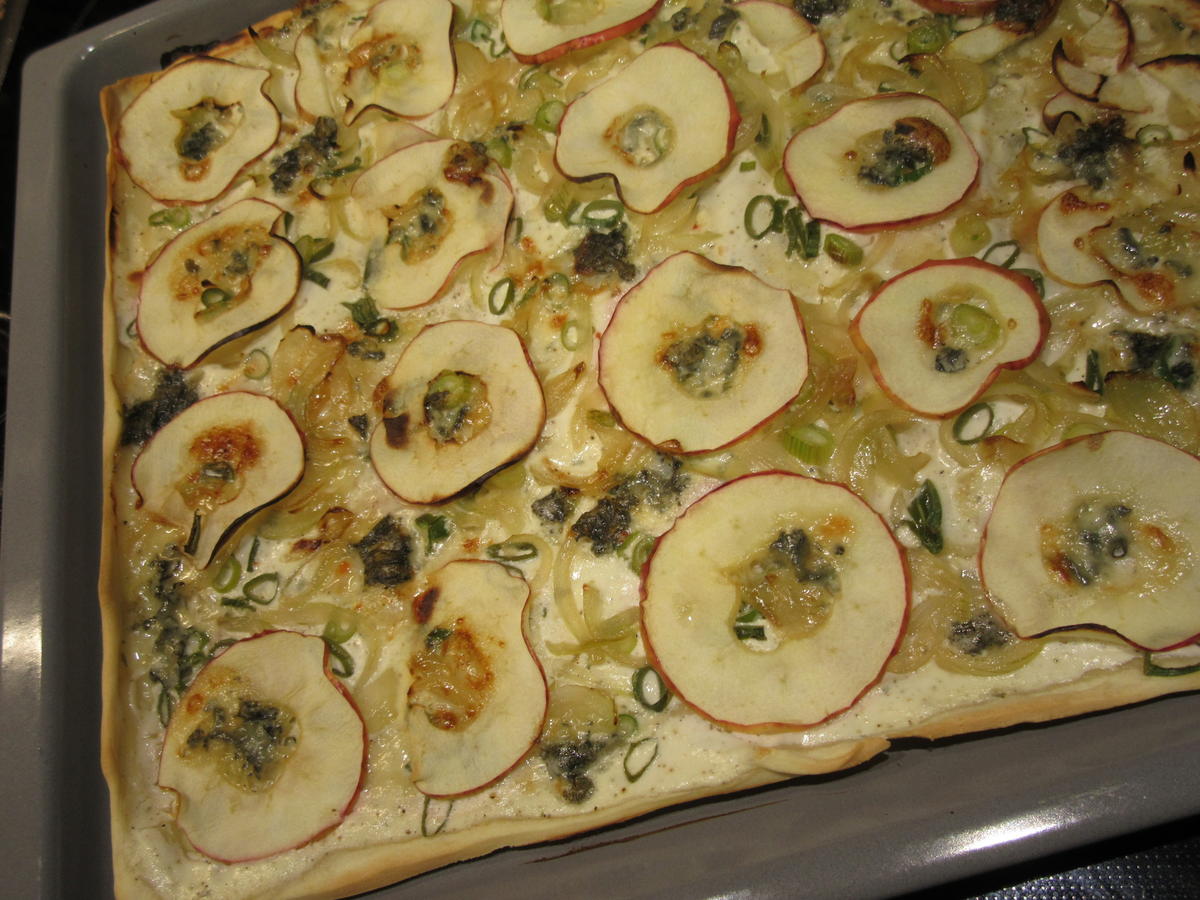 Pikantes Backen: Flammkuchen "Pomme et Oignon" - Rezept - Bild Nr. 4319