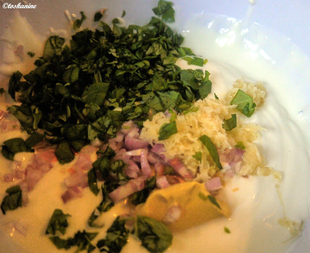 Basilikum-Kartoffelsalat auf Joghurtbasis - Rezept - Bild Nr. 4