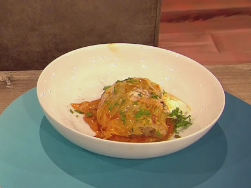 Rezept: Serbische Kohlroulade mit Tomaten und Bohnen (Blick in Kumptners Topf) Bild Nr. 2 Serbische Kohlroulade mit Tomaten und Bohnen (Blick in Kumptners Topf) - Rezept - Bild Nr. 2