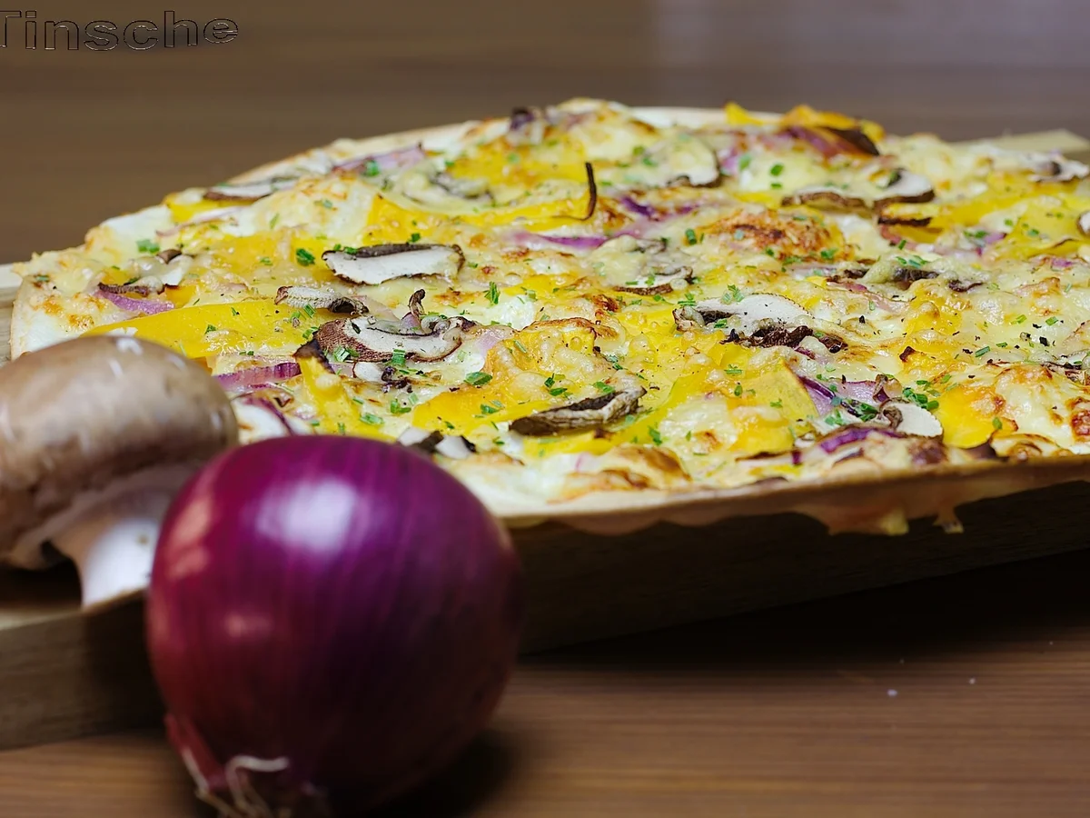 Rezept: Schneller Kürbis- Champignon-Flammkuchen Bild Nr. 3 Schneller Kürbis- Champignon-Flammkuchen - Rezept - Bild Nr. 3