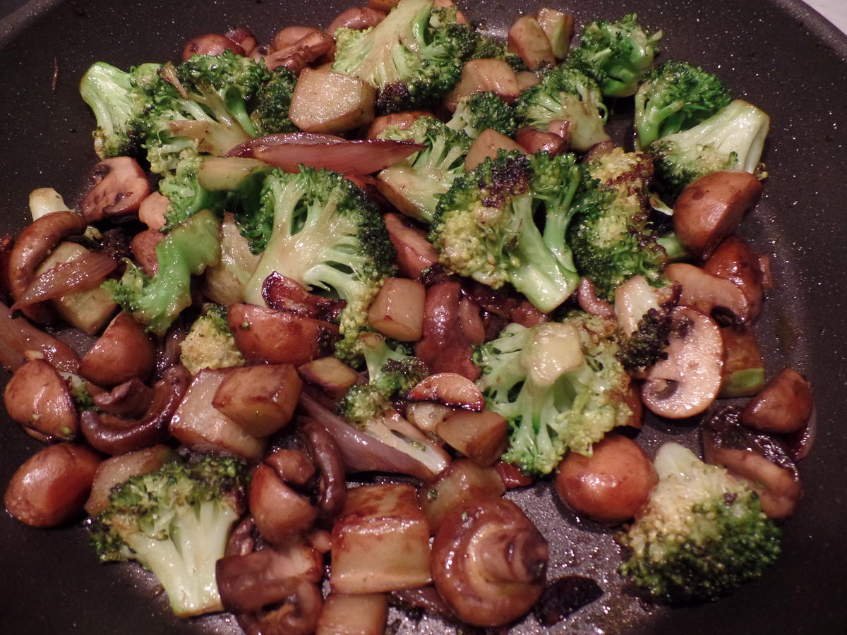 Pilz-Broccoli-Pfanne - Rezept mit Bild - kochbar.de