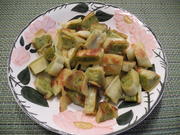 Maultaschen mit Gemüsefüllung in Knoblauch - Butter mit Salatteller - Rezept - Bild Nr. 4331
