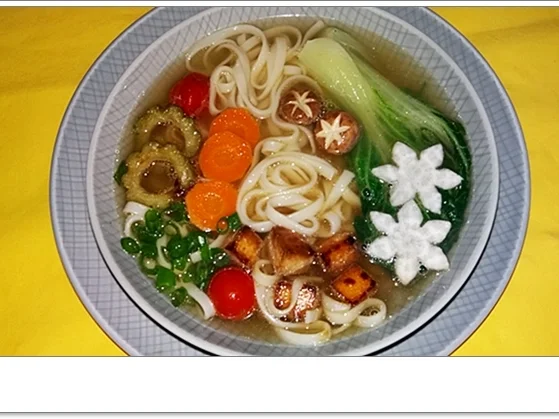 Fleischbrühe mit Nudeln, Pak Choi, Bittermelone , Tofu und .... - Rezept - Bild Nr. 4345