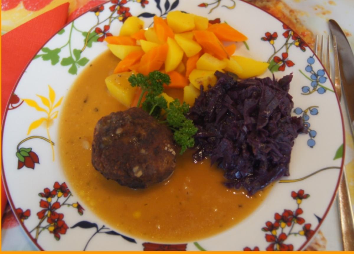 Bilder für Tatarbuletten mit Sauce, Möhren-Kartoffel-Mix und Ananas-Apfel-Rotkohl - Rezept