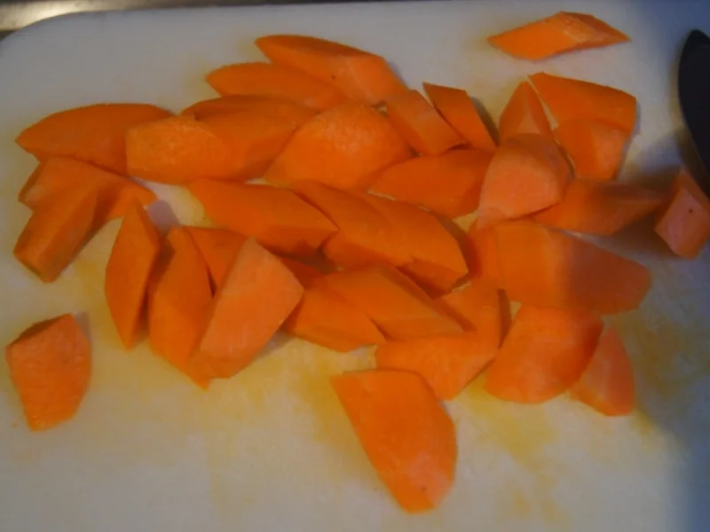 Rezept: Tatarbuletten mit Sauce, Möhren-Kartoffel-Mix und Ananas-Apfel-Rotkohl Bild Nr. 4 Tatarbuletten mit Sauce, Möhren-Kartoffel-Mix und Ananas-Apfel-Rotkohl - Rezept - Bild Nr. 4