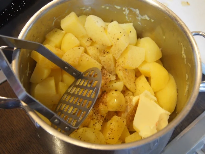 Rezept: Überbackenes Rinder-Gemüse-Hackfleisch mit Kartoffelstampf Bild Nr. 4351 Überbackenes Rinder-Gemüse-Hackfleisch mit Kartoffelstampf - Rezept - Bild Nr. 4351