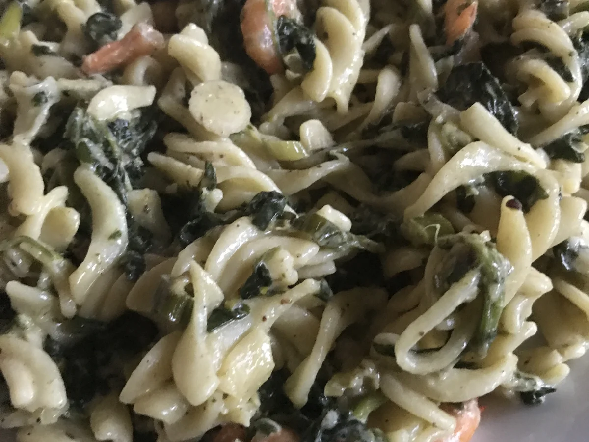 Rezept: NUDELN MIT GEBRATENEN GARNELEN UND BLATTSPINAT Bild Nr. 2 NUDELN MIT GEBRATENEN GARNELEN UND BLATTSPINAT - Rezept - Bild Nr. 2