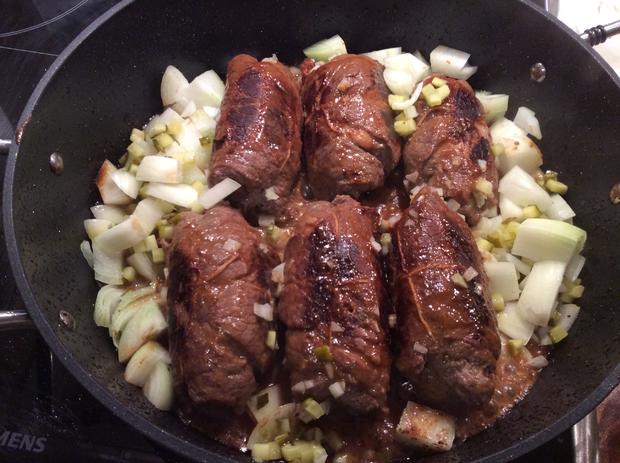 Gefüllte Rinderrouladen - Rezept mit Bild - kochbar.de